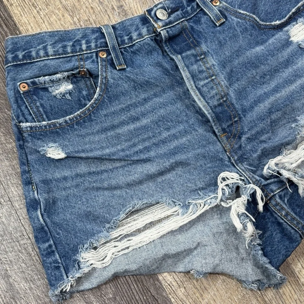 Levis 501 High Rise Jean Shorts Womens W31 Blue Denim Button Fly Distressed Hem